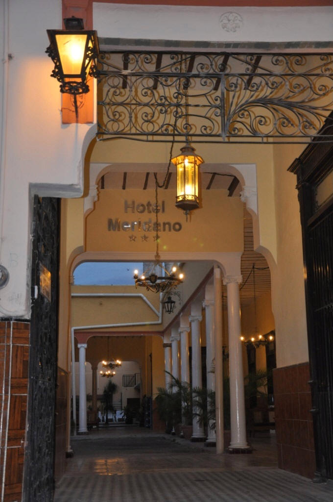 hotel Meridano entrance night