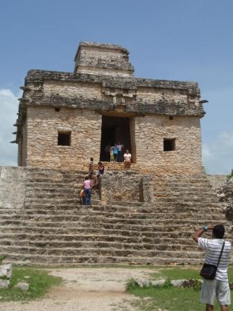 Dzibilchaltun pyramid